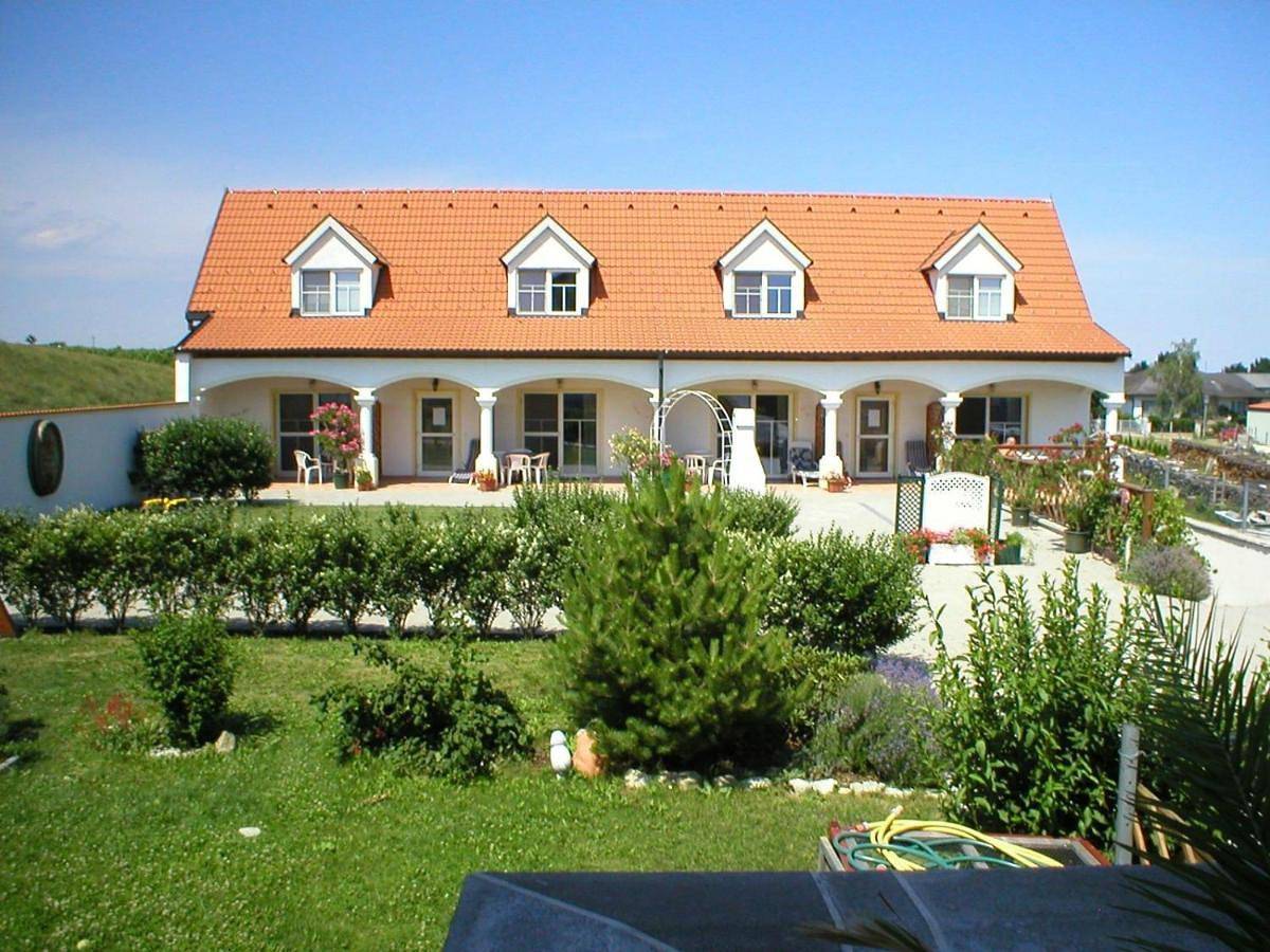 Appartementhaus Martina in Mörbisch am See, Leithaberg