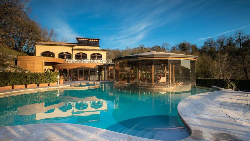 Ferienwohnung für 4 Personen, mit Pool und Garten sowie Sauna und Whirlpool - 1