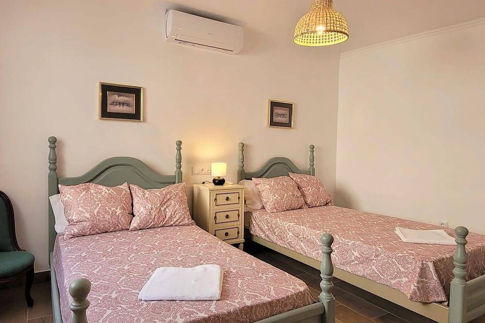 Entire apartment, V5 Casa Castillo Vut 2ª floor by Naturadrada in La Adrada, Ávila Region