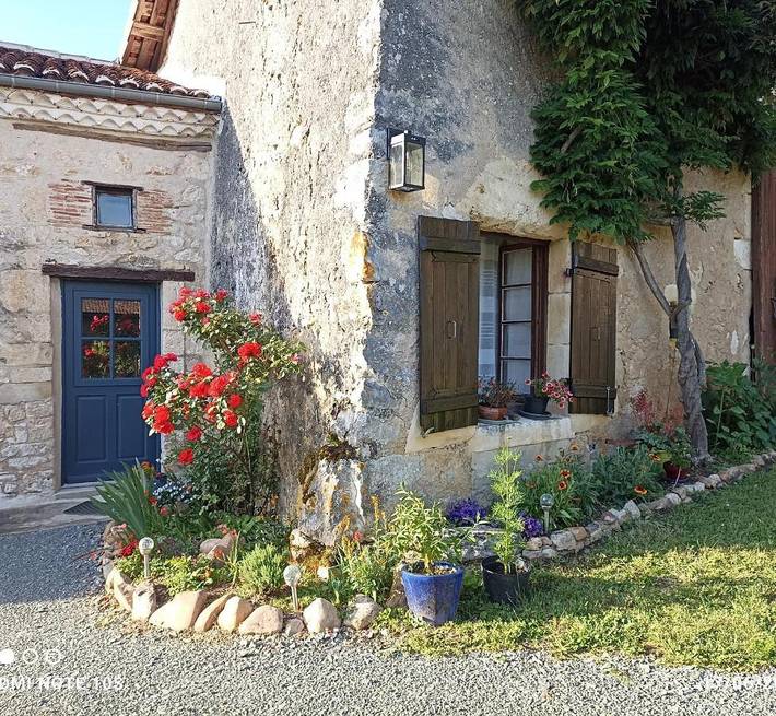 Location de vacances pour 2 personnes, avec Jardin et Piscine à Saint-Romain-et-Saint-Clément