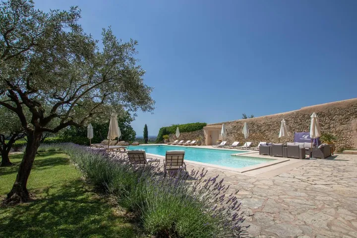 Ferienhaus für 20 Personen, mit Garten und Pool sowie Ausblick - 1