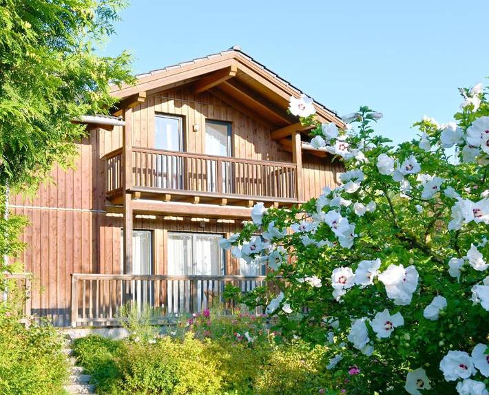Ferienwohnung für 10 Personen, mit Balkon und Terrasse sowie Garten und Sauna am Attersee
