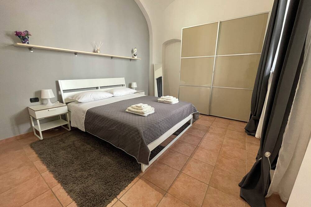 Ganze Wohnung, Miele Living Home - Comfort in the Heart of Vercelli in Centro (Vercelli), Vercelli