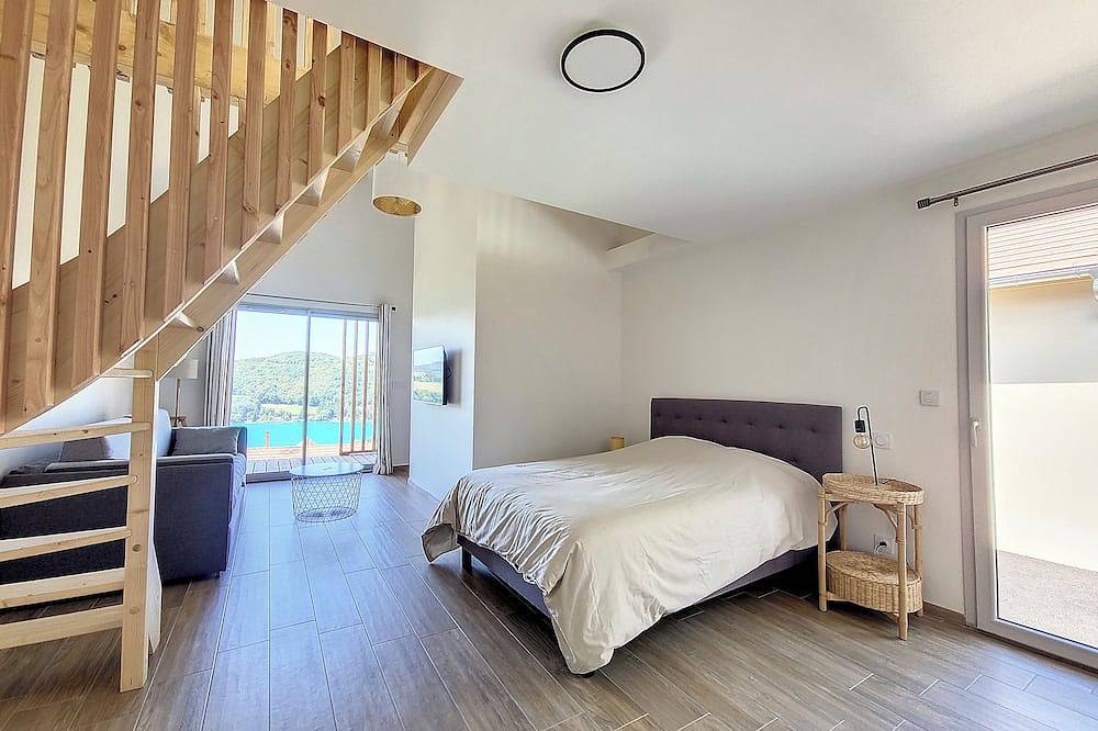 Maison de Vacances Avec une vue Exceptionnelle sur lac de Paladru in Bilieu, Paladru-See