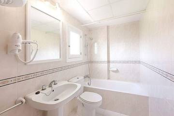 Apartment for 5 People in Santa Eulària des Riu, East Ibiza, Photo 3