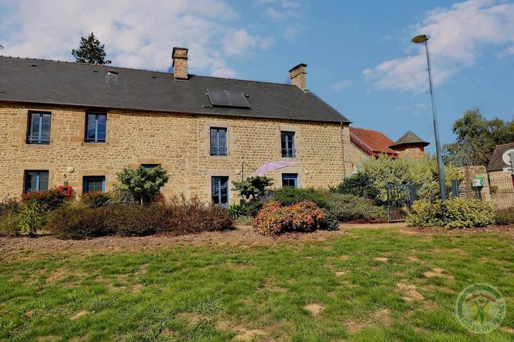 Gîte pour 8 personnes, avec Terrasse ainsi que Jardin et Vue à Le Châtellier