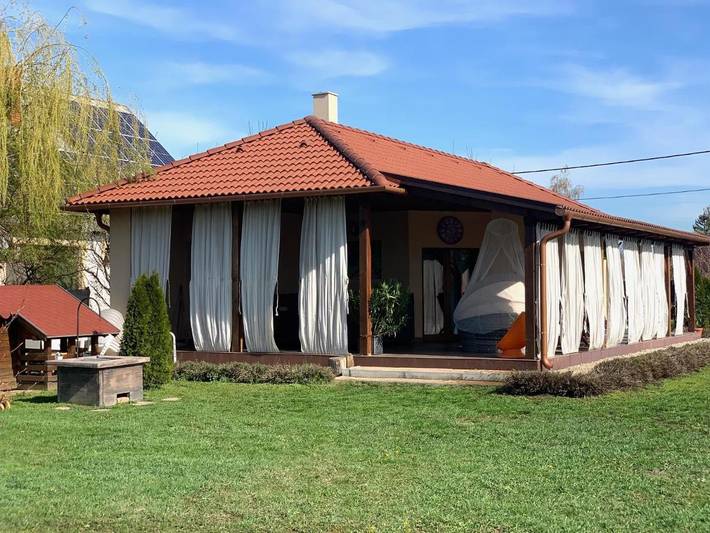 Ferienhaus für 6 Personen, mit Garten und Sauna sowie Whirlpool und Pool in Plattensee nordufer