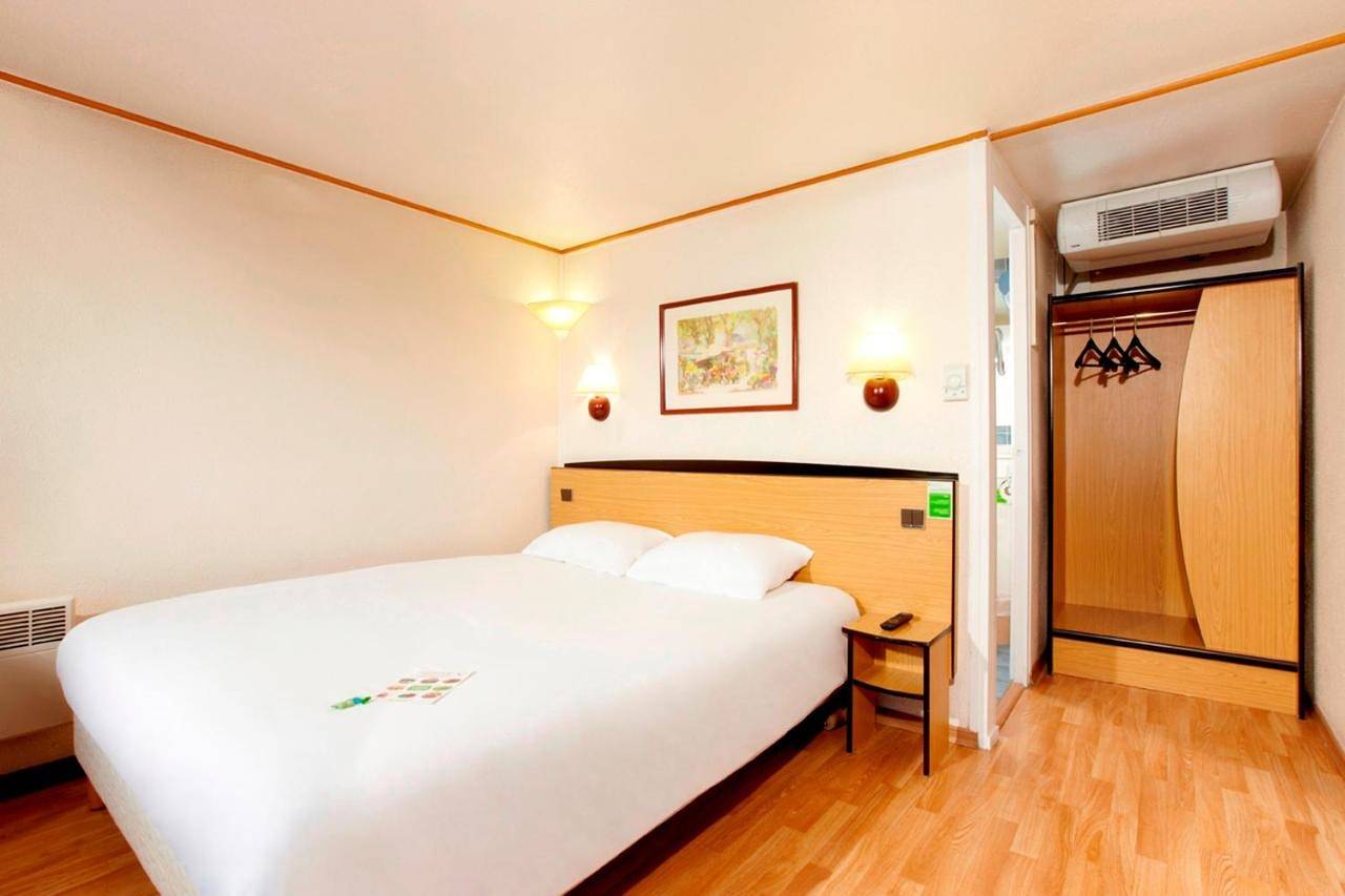 Triple Room (1 Double Bed + 1 Single Bed) in Dizy, Parc naturel régional de la Montagne de Reims