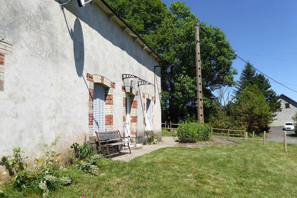 Gîte de Chez Lu, gîte 4 personnes au coeur de la nature in Picherande, Parc naturel régional des Volcans d'Auvergne