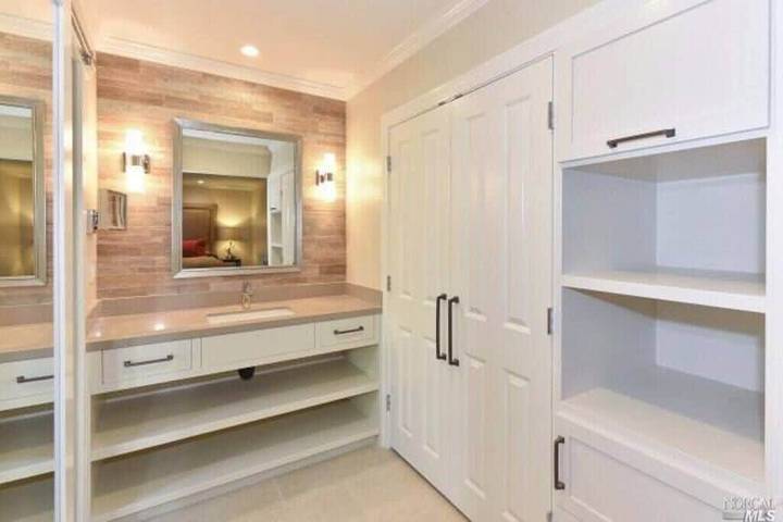 Vacation rental for 2 people, with pool and balcony as well as garden, with pets in Napa Valley