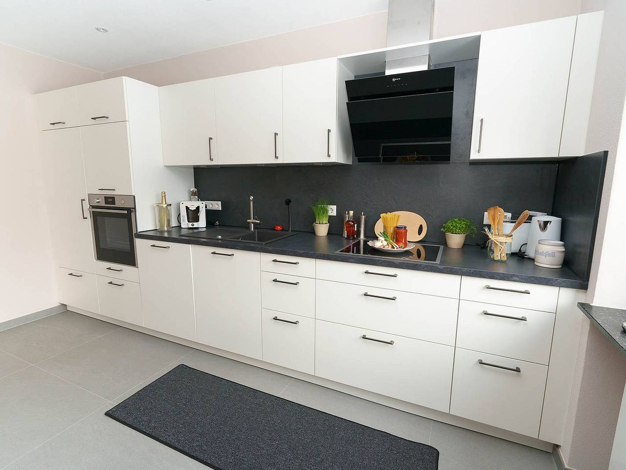 Ganze Wohnung, Ferienwohnung '1' mit privater Terrasse, Gemeinschaftsgarten und Wi-Fi in Gammertingen, Naturpark Obere Donau