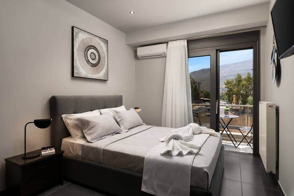 Lux 3bd Vacation Home w. Sauna & Rooftop Jacuzzi in Chania region