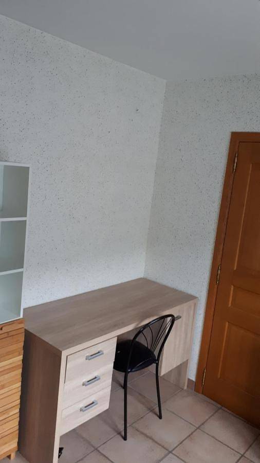 Location de vacances pour 3 personnes, avec jardin ainsi que piscine et vue à Profondeville - 4