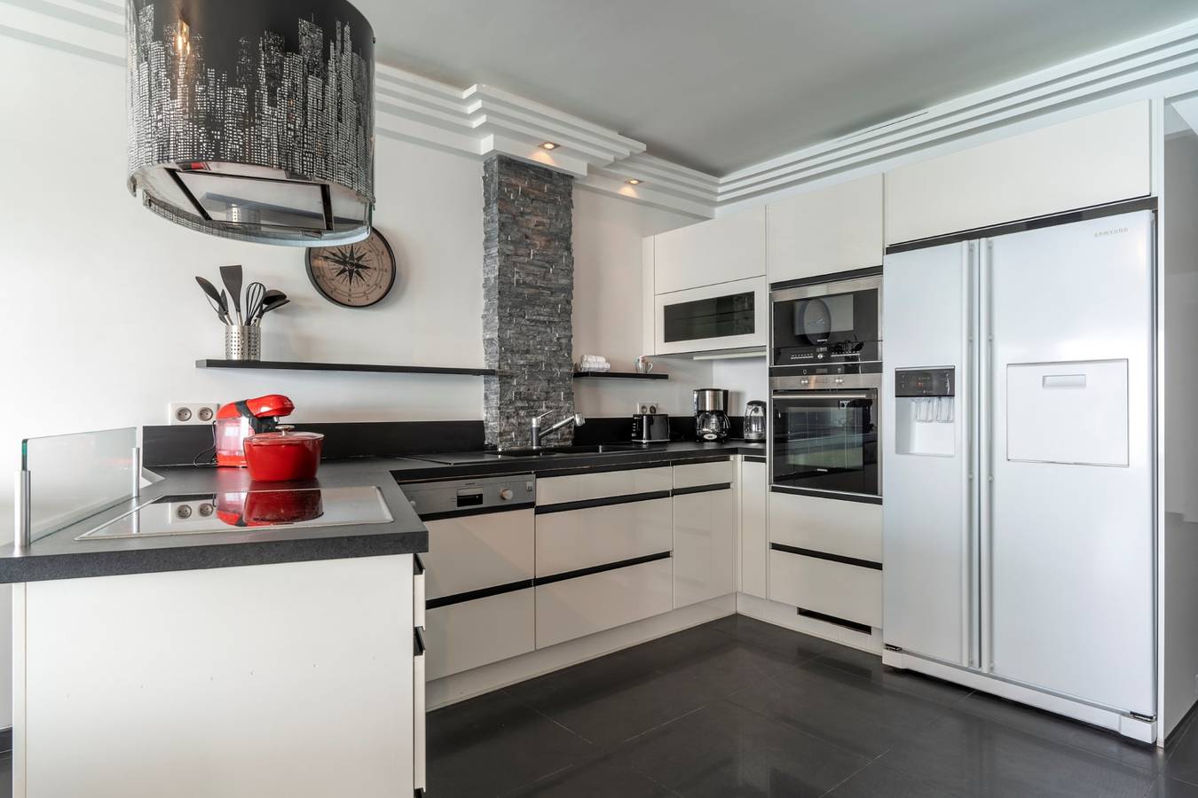 Appartamento intero, Spacious apartment with sea view in Antibes. in Juan-les-Pins, Antibes