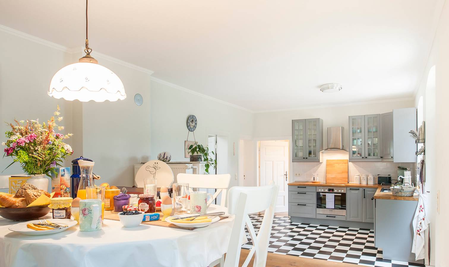 Elbferienhaus - gemeinsames Urlauben an der Elbe mit privaten Badesee in Lenzerwische, Prignitz