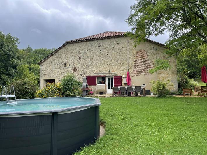 Location de vacances pour 4 personnes, avec terrasse ainsi que jardin et piscine à Soturac - 4