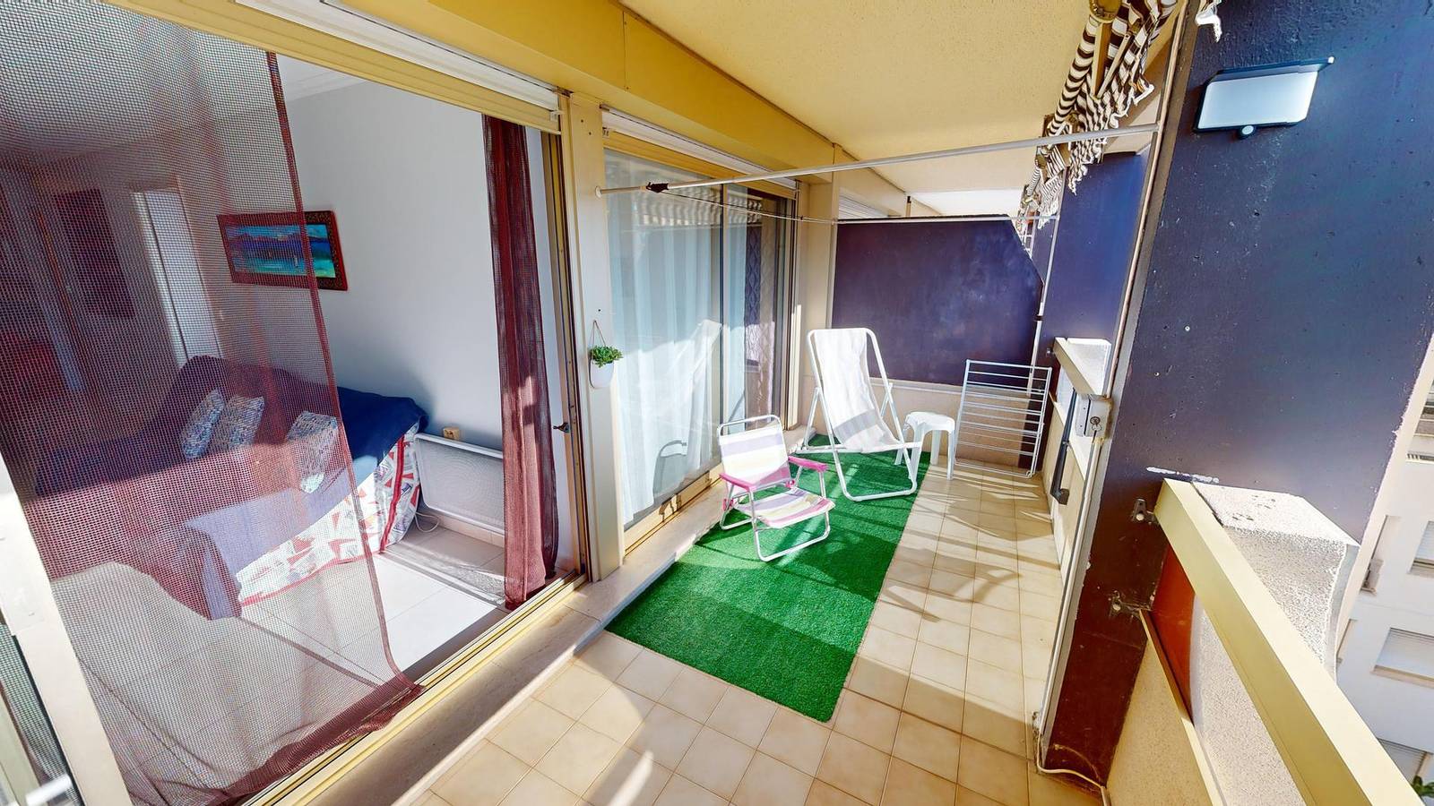 Hel ferielejlighed, Giotto - Pleasant, quiet 2-room apartment with sleeping area, terrace, private parking and swimming pool (40E) in Menton, Nice og omegn