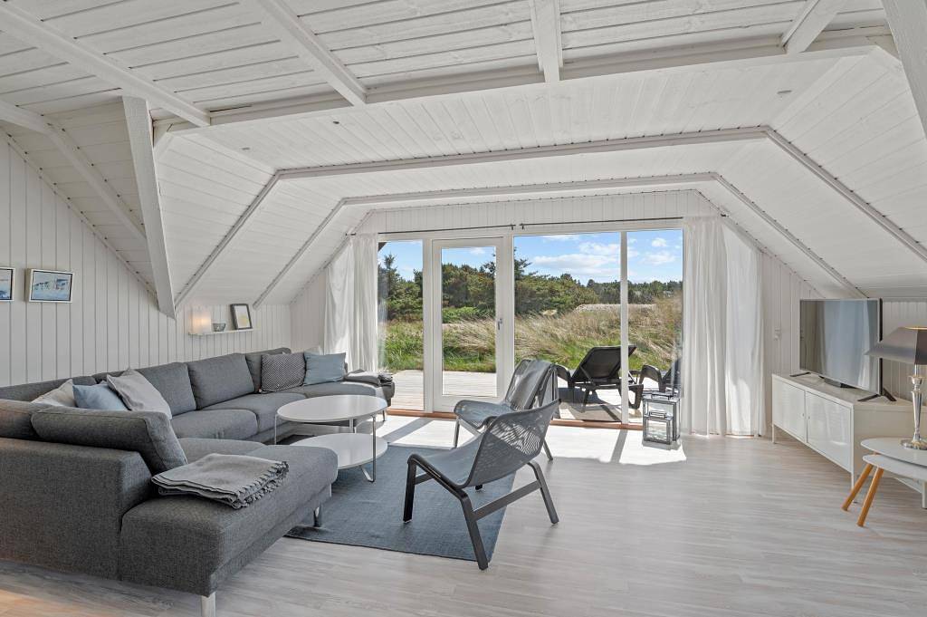 Modernes Ferienhaus mit Reetdach und Sauna in Søndervig, Holmsland Klit