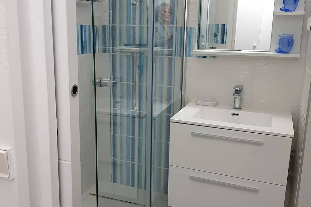 Appartement entier, Presqu'Ile de Giens - La Pinède (P&V) - climatisé - Wifi - Les pieds dans l'eau in Hyeres, Parc national de Port-Cros