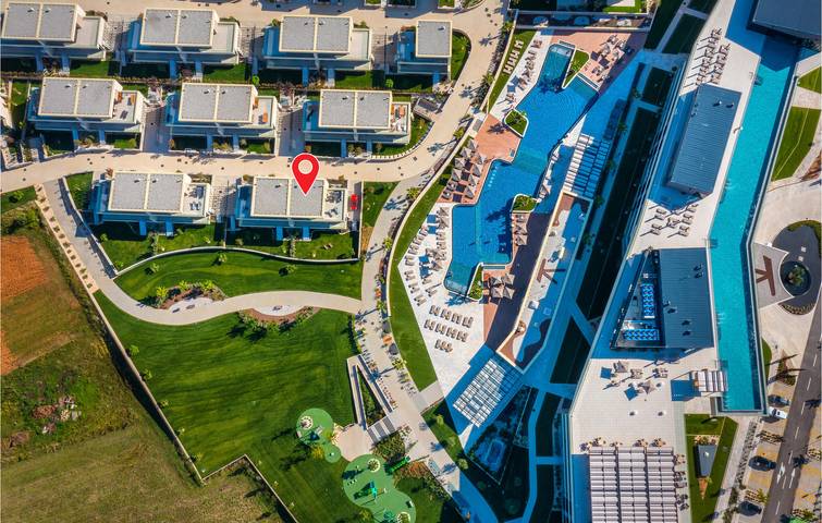 Retraite en bord de mer : appartement 2 chambres avec piscine intérieure et vue imprenable in Umag, Région d'Umag
