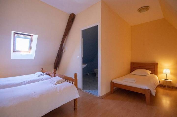 Location de vacances pour 20 personnes, avec jardin et terrasse, animaux acceptés à Pommerit-le-Vicomte - 4