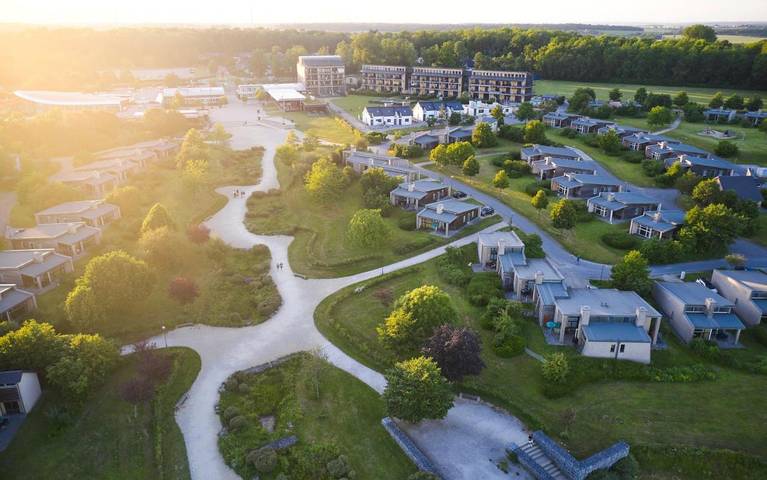 Parc de vacances pour 6 personnes, avec jacuzzi ainsi que sauna et terrasse, animaux acceptés à Froidchapelle