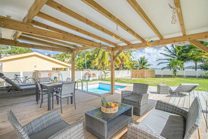 Villa pour 6 personnes, avec piscine ainsi que vue et jardin, animaux acceptés en Martinique