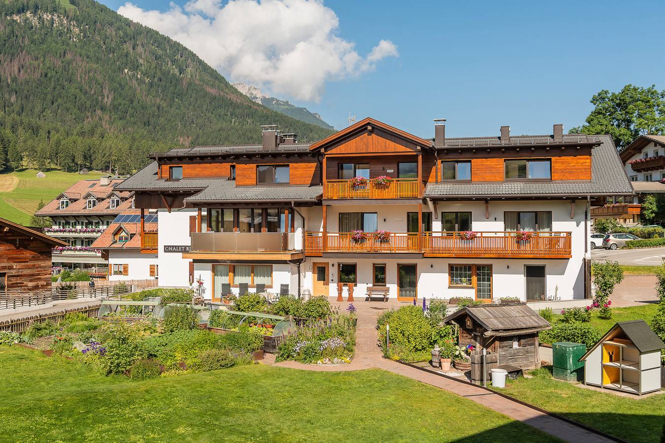 Apartamento entero, Apartamento 'Chalet Rudla para 2 personas' con vistas a la montaña, jardín comunitario y wifi in Sesto (Italia), Alto Adigio