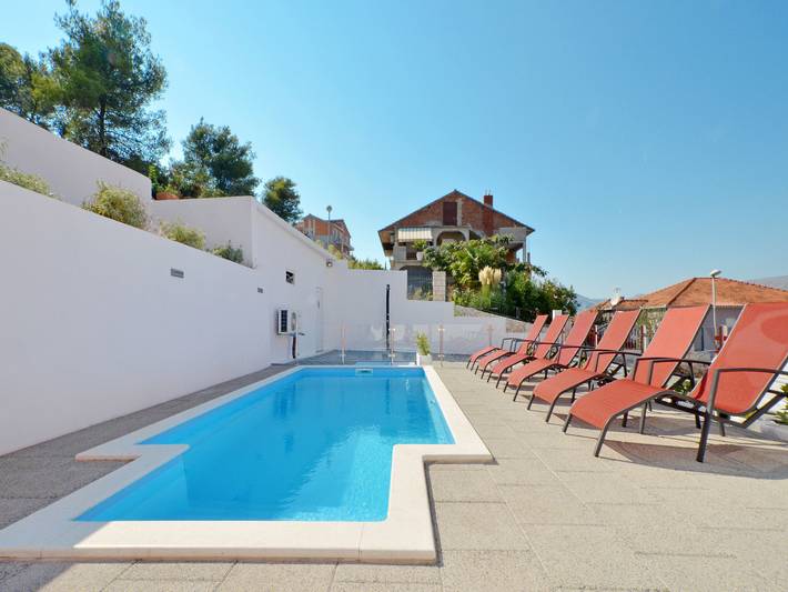 Villa für 12 Personen, mit Garten und Pool in Trogir