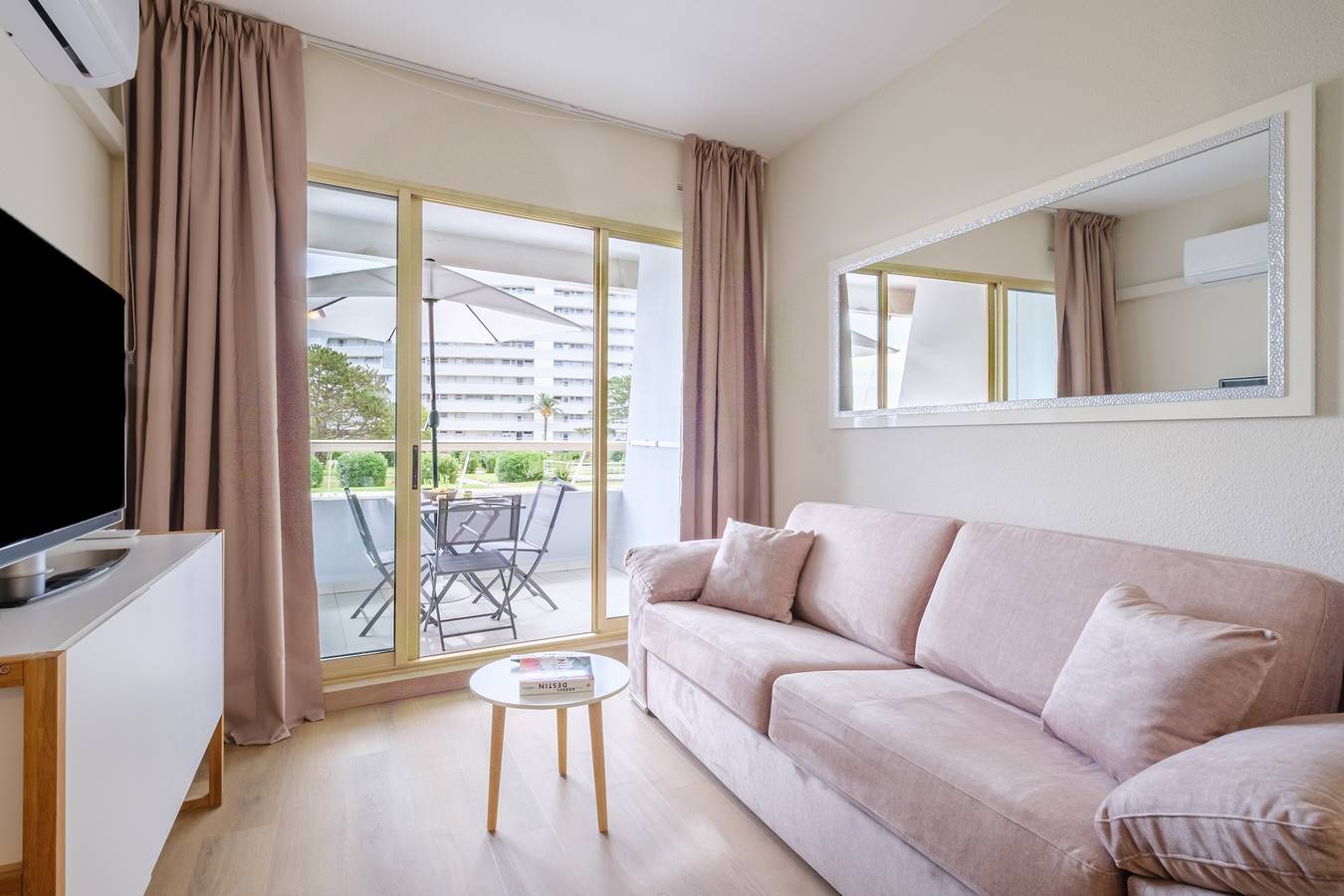 Appartement entier, Appartement 3 personne Wi-Fi et Climatisation in Villeneuve-Loubet Plage, Villeneuve-Loubet