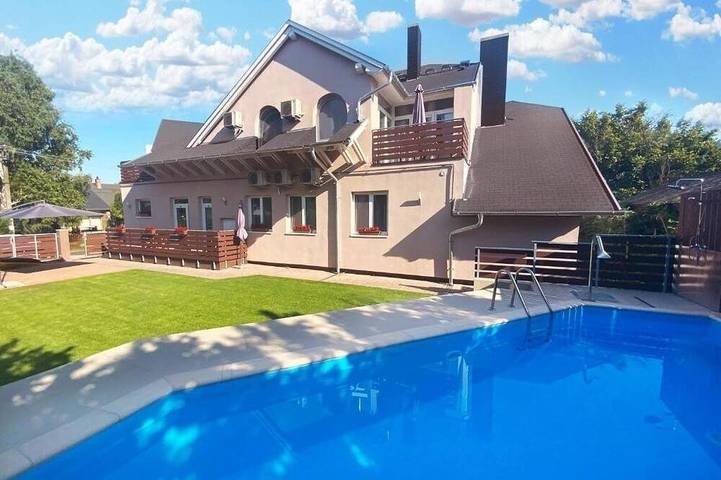 Ferienwohnung für 8 Personen, mit Garten und Terrasse in Balatonfenyves