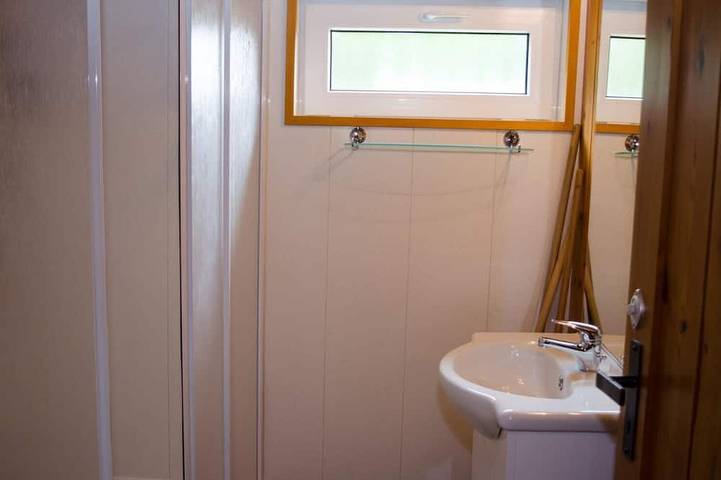 Etoile Comfort 2p - One Bedroom Chalet, Sleeps 2 in Hastière, Regio Namur