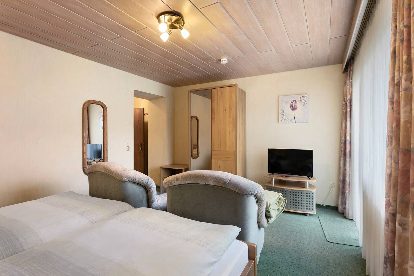 Ganze Wohnung, Haus Erika - Ferienwohnung 2 mit Wlan, Balkon und Gemeinschaftsgarten nahe Skywalk in Stryck, Willingen