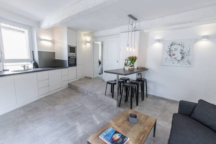 Gîte pour 3 personnes, avec balcon, adapté aux familles dans Cinema Les Arcades Ales - 2