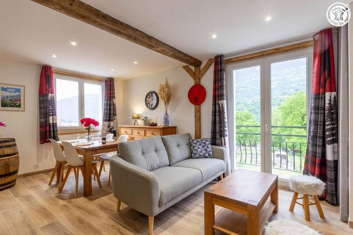 Gîte pour 4 personnes, avec jacuzzi et sauna ainsi que balcon et jardin