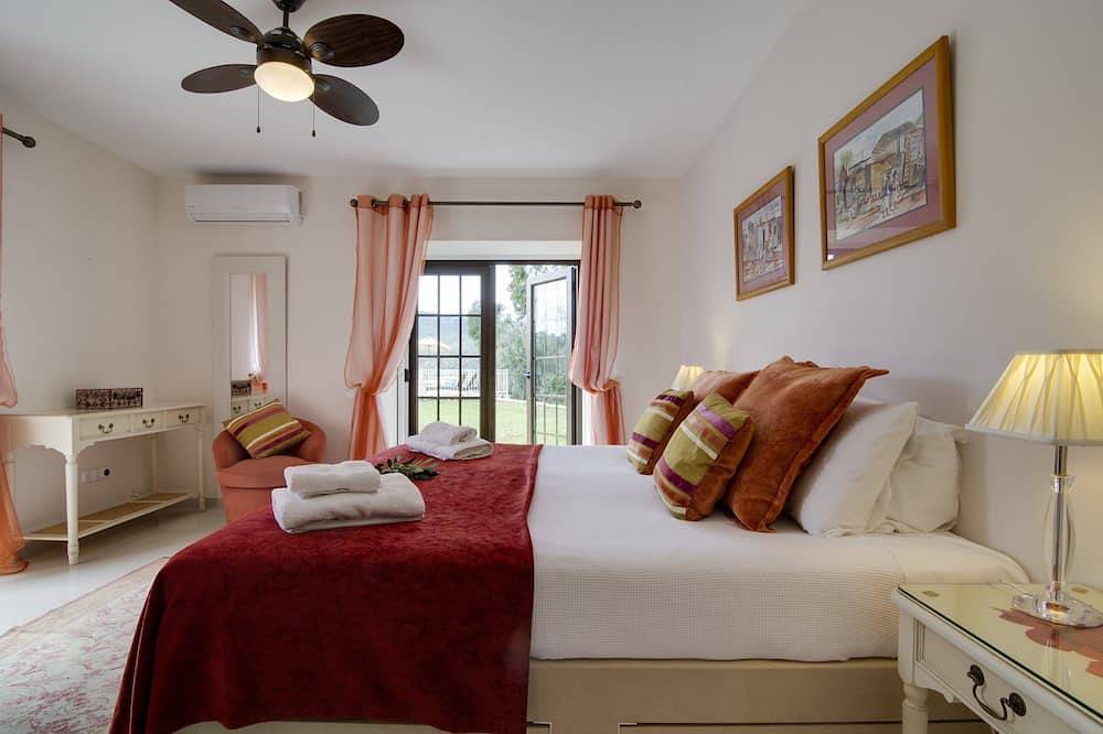 Luxusvilla in geschütztem Reservat-Privater Infinity-Swimmingpool mit Flussblick in São Bartolomeu de Messines, Faro Distrikt