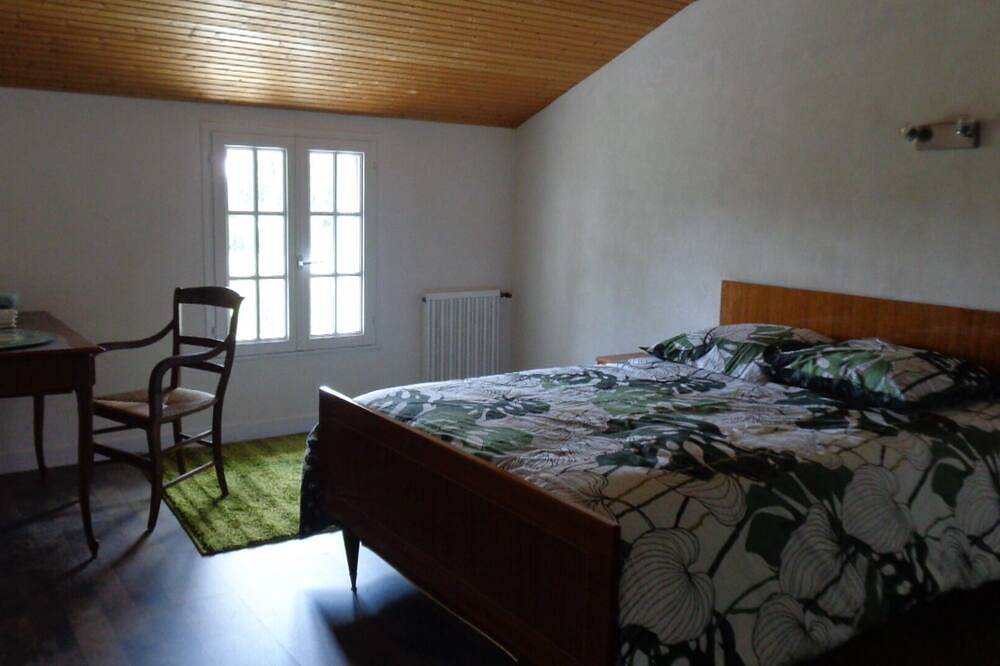 Maison indépendante  terrain clos avec aire de jeux aménagée + salle de jeux* in Thénezay, Deux-Sèvres