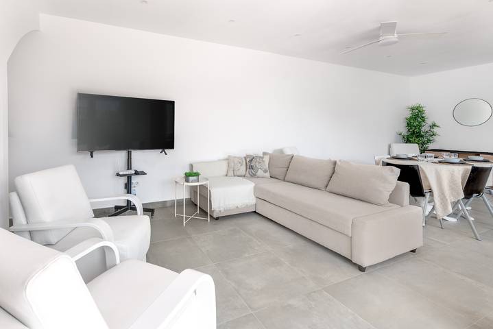 Holiday Home 'La Bombonera' with Private Terrace, Wi-Fi and Air Conditioning in Catadau, Valencia Province
