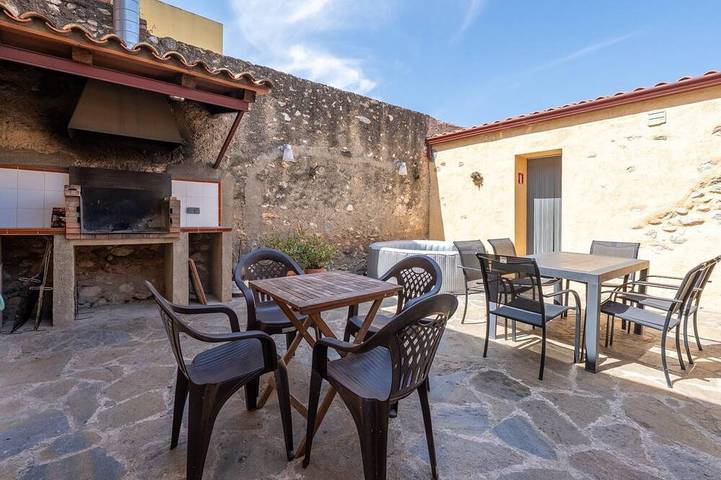 Casa rural para 11 personas, con balcón y jardín, Se admiten mascotas en Alto Campo