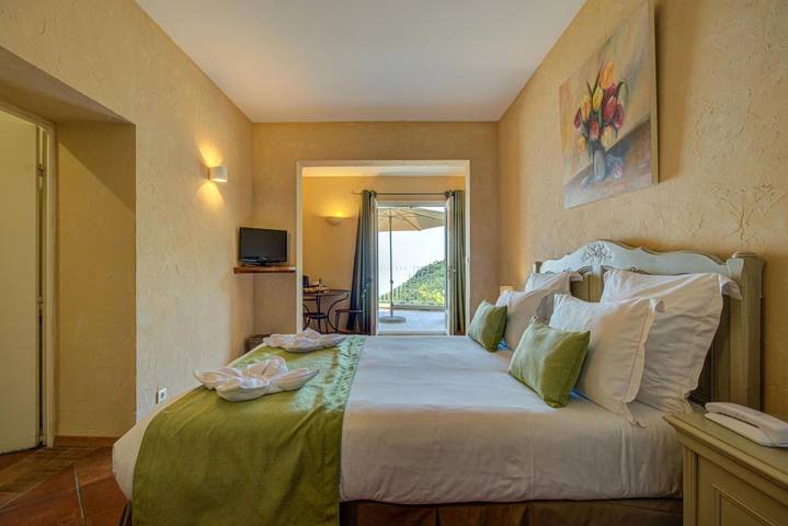 Hôtel pour 2 personnes, avec jardin ainsi que vue et piscine à San-Martino-di-Lota - 4