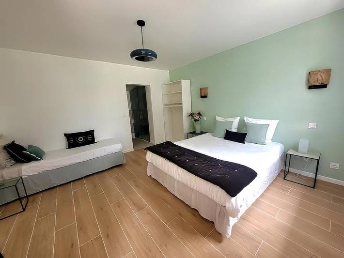 Location de vacances pour 2 personnes, avec vue ainsi que piscine et jardin, animaux acceptés à Mortagne-sur-Gironde - 3