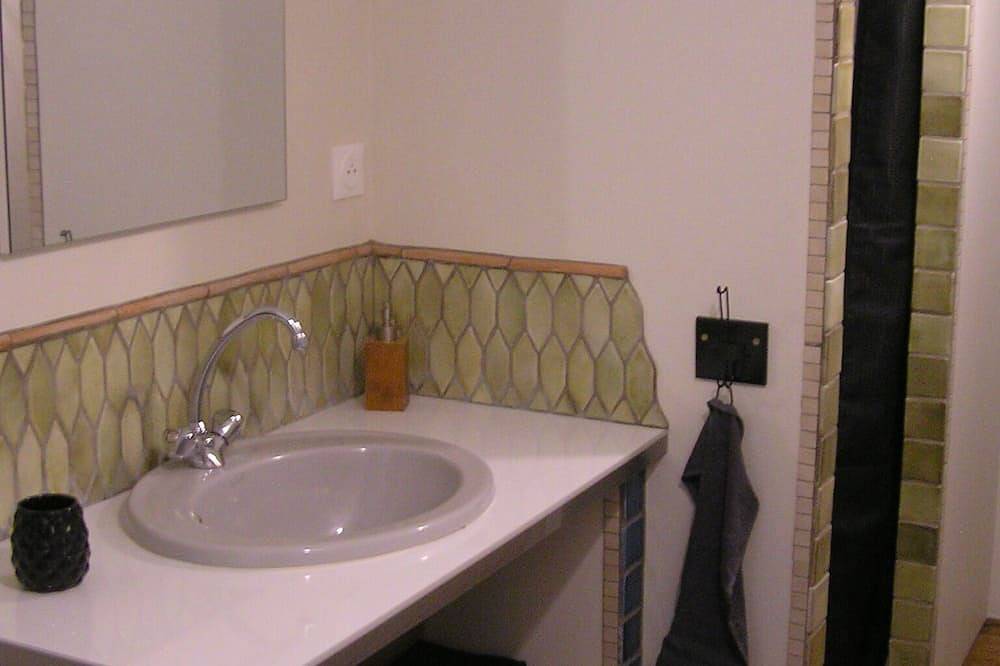 Village house in Provence for 2 to 4 people at the foot of the Alpilles mountains in Fontvieille, Region de Arles