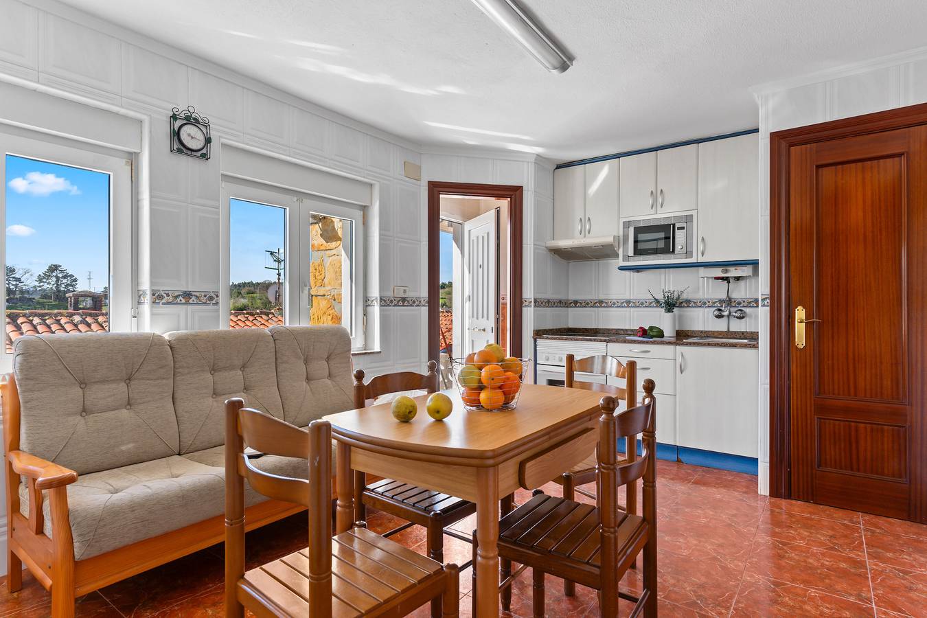 Casa Vacacional 'El Rincón De Pocholo' con Wi-Fi in Lastres, Colunga