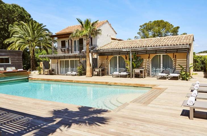 Hôtel pour 14 personnes, avec Balcon et Jacuzzi ainsi que Terrasse et Jardin