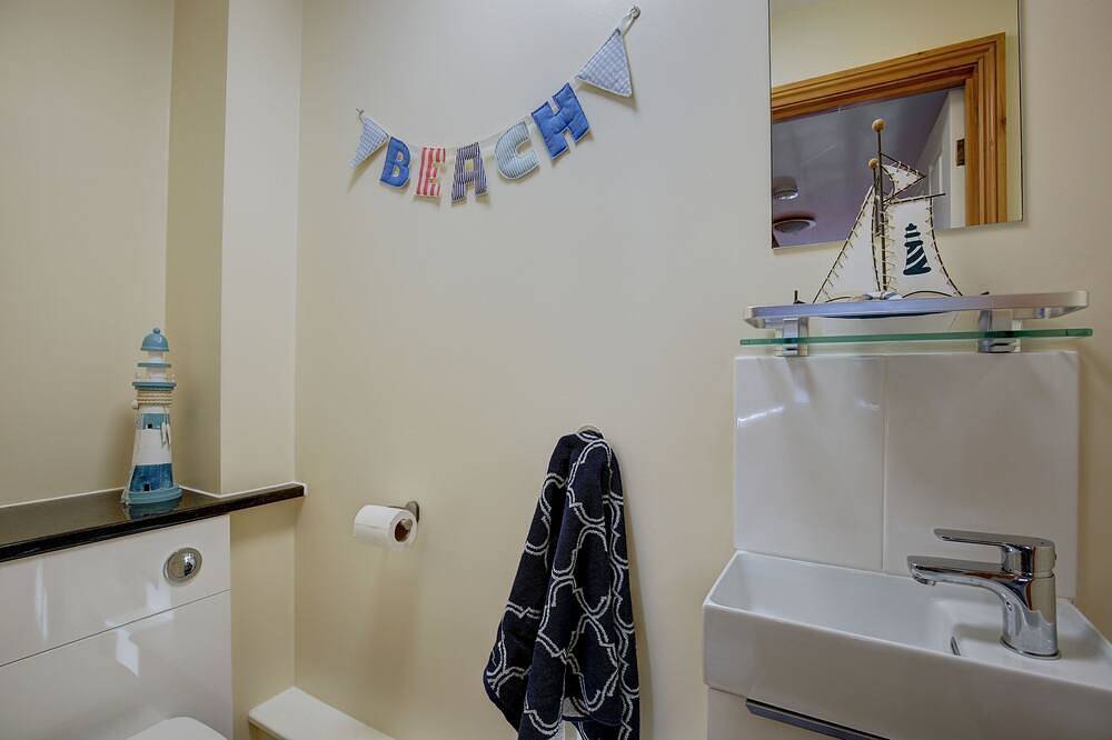 Bakers Yard -  a self catering cottage that sleeps 6 guests  in 2 bedrooms in Wells-next-the-Sea, Norfolk Coast