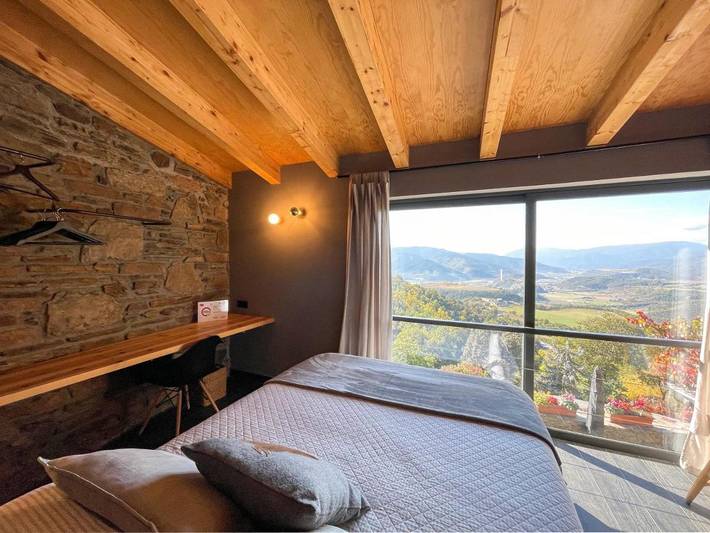 Casa rural con piscina para 3 personas, con vistas y terraza además de jardín y piscina en Alto Urgel - 3