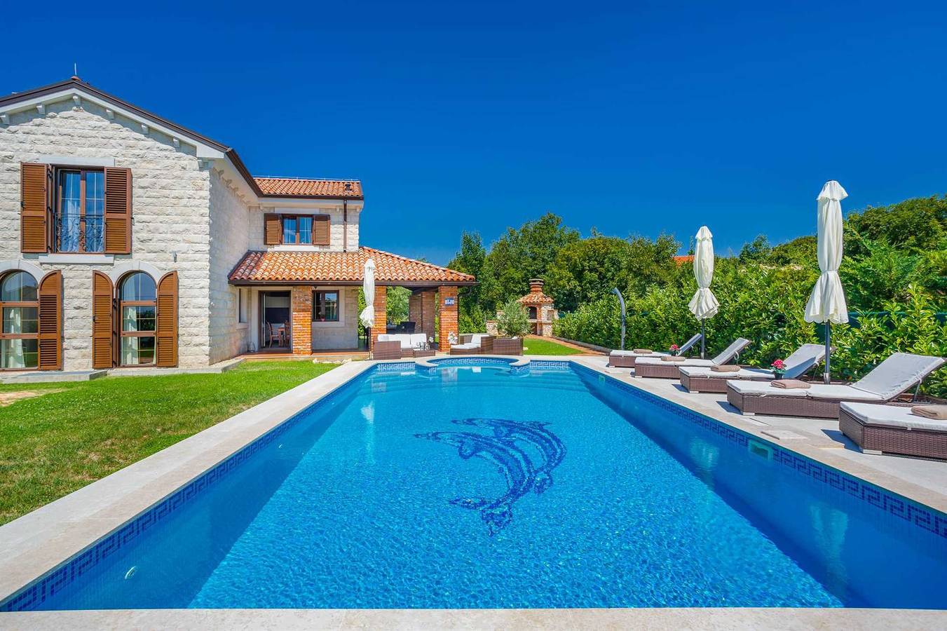 Villa Kamenica mit Außen- und Innenpool und einer Sauna in Kras, Krk