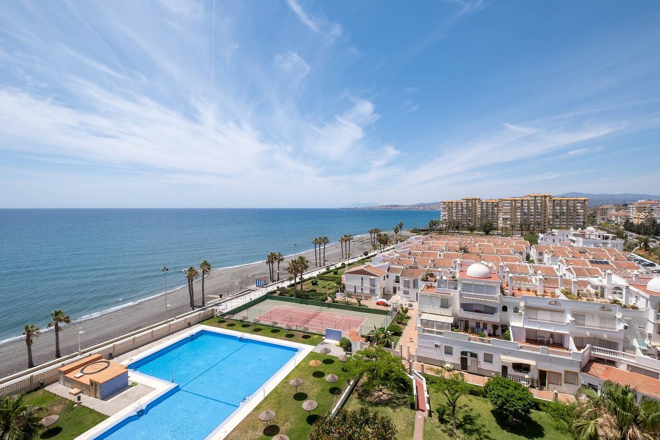 Ganze Wohnung, Ferienwohnung 'Las Terrazas Primera Línea de Playa' mit Meerblick, Wi-Fi und Klimaanlage in Algarrobo Costa, Algarrobo