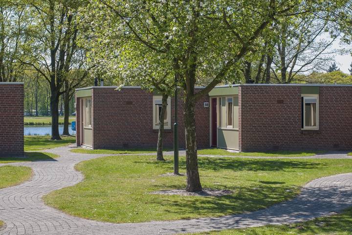 Bungalow für 6 Personen, mit Balkon/Terrasse und Terrasse sowie Garten und Sauna in Arcen