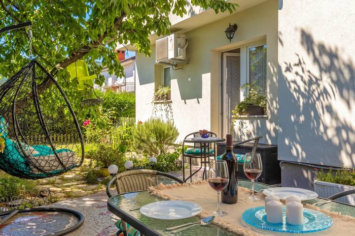 Ferienhaus für 5 Personen, mit Terrasse und Kinderpool in Dražice